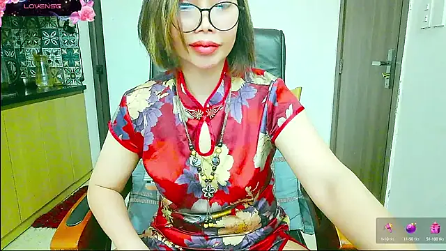 Snapshot of Miu-Le chatting on 09.14.25 Miu-Le online show from 09.14.25