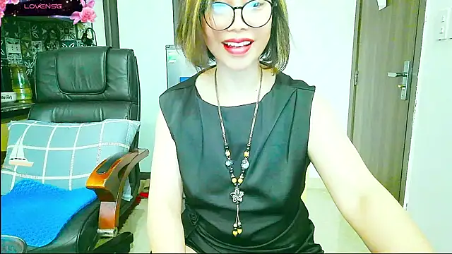 Snapshot of Miu-Le chatting on 09.25.25 Miu-Le online show from 09.25.25