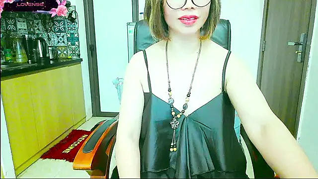 Snapshot of Miu-Le chatting on 09.30.25 Miu-Le online show from 09.30.25