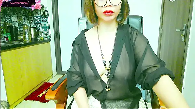 Snapshot of Miu-Le chatting on 09.30.25 Miu-Le online show from 09.30.25