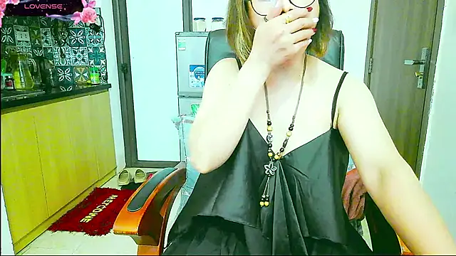 Snapshot of Miu-Le chatting on 10.01.25 Miu-Le online show from 10.01.25