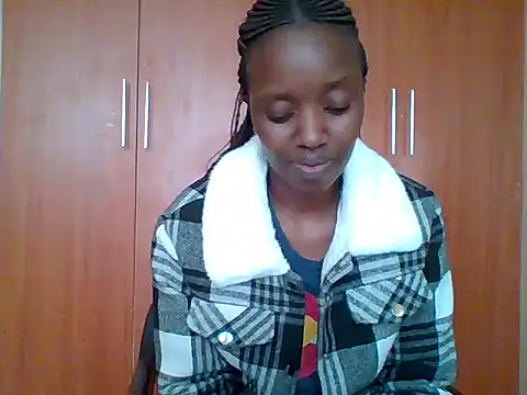 Snapshot of sexy_darleen23 chatting on 10.29.25 sexy darleen23 online show from 10.29.25