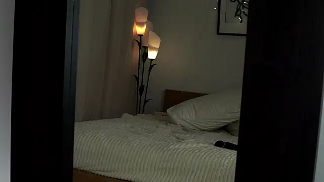 EstherMitchel online show from 01.18.25