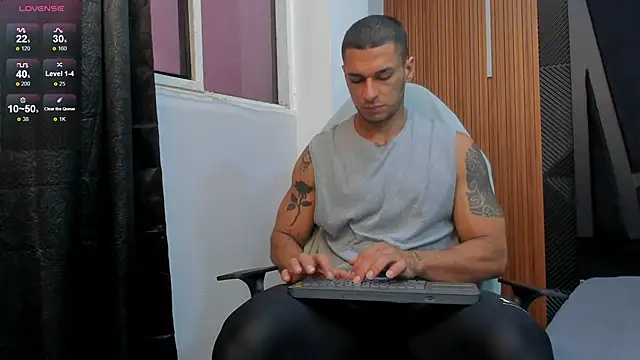 Snapshot of Adbel_Sady chatting on 10.17.25 Adbel Sady online show from 10.17.25