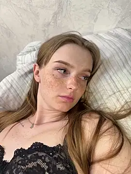 Snapshot of lovelly_molly chatting on 05.18.26 lovelly molly online show from 05.18.26
