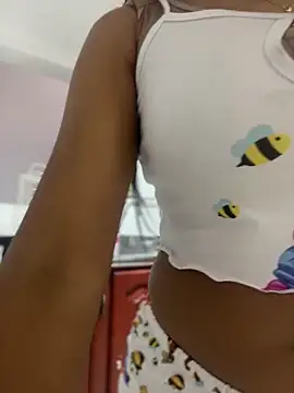 Snapshot of Riana_Kean chatting on 10.17.25 Riana Kean online show from 10.17.25