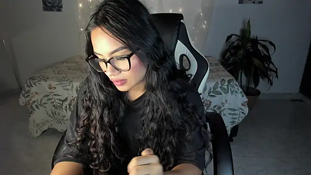 Snapshot of Riana_Kean chatting on 11.12.25 Riana Kean online show from 11.12.25