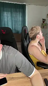 Snapshot of MrMrsRight chatting on 09.27.25 MrMrsRight online show from 09.27.25