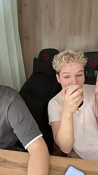 Snapshot of MrMrsRight chatting on 09.29.25 MrMrsRight online show from 09.29.25