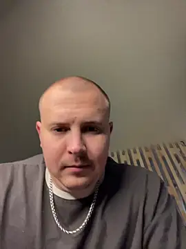 Snapshot of MrMrsRight chatting on 10.25.25 MrMrsRight online show from 10.25.25