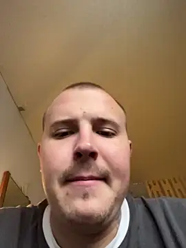 Snapshot of MrMrsRight chatting on 10.31.25 MrMrsRight online show from 10.31.25