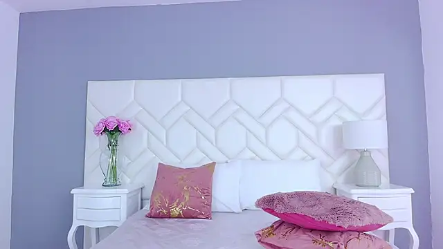 Julie Bennet online show from 01.11.25