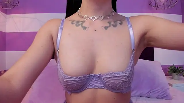 Snapshot of Alli_cooper chatting on 01.21.25 Alli cooper online show from 01.21.25