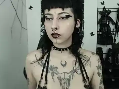 Snapshot of n0sferatus__ chatting on 10.04.25 n0sferatus   online show from 10.04.25