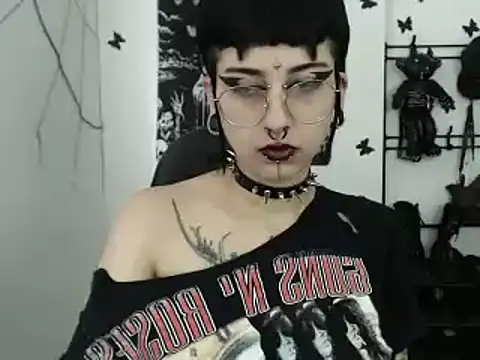 Snapshot of n0sferatus__ chatting on 10.19.25 n0sferatus   online show from 10.19.25