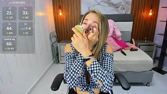 Snapshot of CATIAJONES chatting on 02.16.26 CATIAJONES online show from 02.16.26