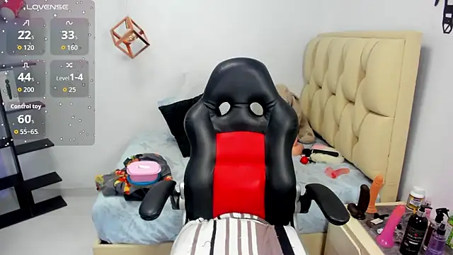 Snapshot of CATIAJONES chatting on 02.18.26 CATIAJONES online show from 02.18.26