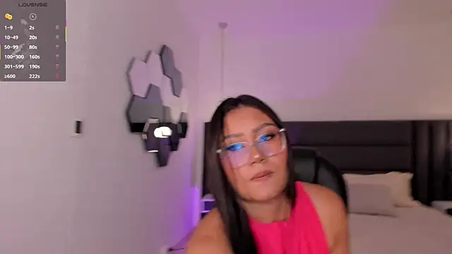 Snapshot of AmberLewis_ chatting on 10.18.25 AmberLewis online show from 10.18.25