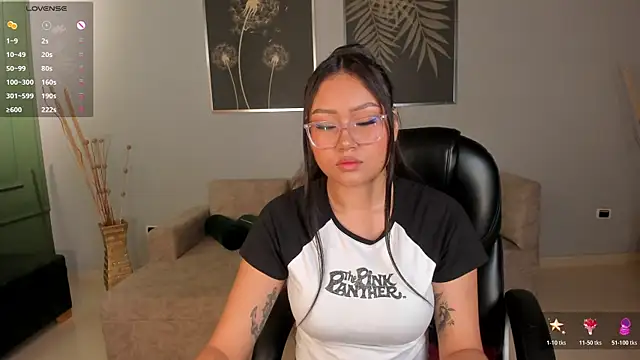 Snapshot of AmberLewis_ chatting on 10.24.25 AmberLewis online show from 10.24.25