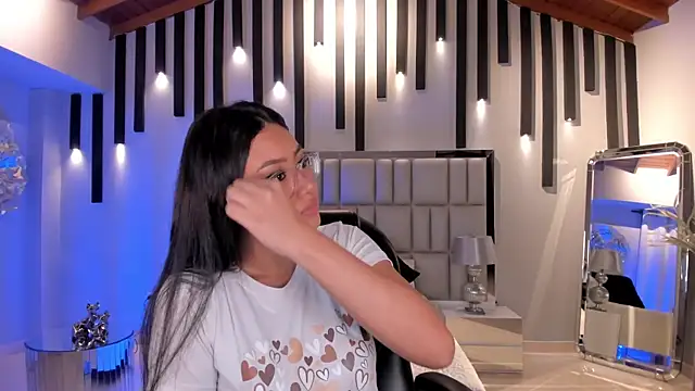 Snapshot of AmberLewis_ chatting on 11.05.25 AmberLewis online show from 11.05.25