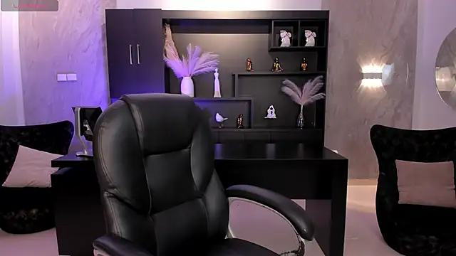 Snapshot of AmberLewis_ chatting on 11.25.25 AmberLewis online show from 11.25.25