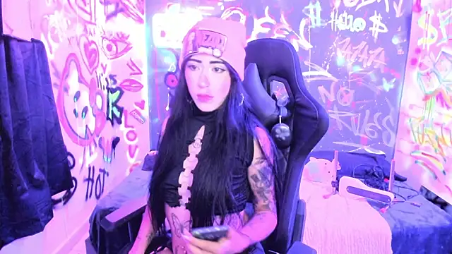 Snapshot of chaymae_nah_ chatting on 04.29.26 chaymae nah online show from 04.29.26