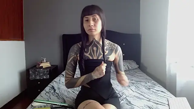 Emilia 1995 online show from 11.14.25