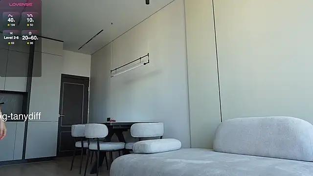 Snapshot of diffgirls2 chatting on 01.28.25 diffgirls2 online show from 01.28.25