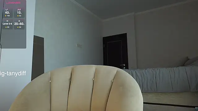 Snapshot of diffgirls2 chatting on 02.05.25 diffgirls2 online show from 02.05.25