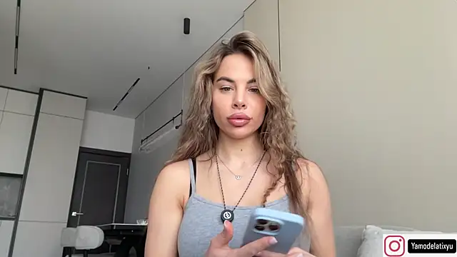 Snapshot of diffgirls2 chatting on 11.06.25 diffgirls2 online show from 11.06.25