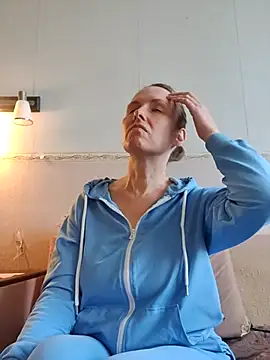 Evelina cute online show from 10.27.25