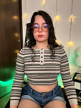 Snapshot of Antoniart_ chatting on 10.08.25 Antoniart online show from 10.08.25