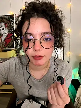 Snapshot of Antoniart_ chatting on 10.20.25 Antoniart online show from 10.20.25