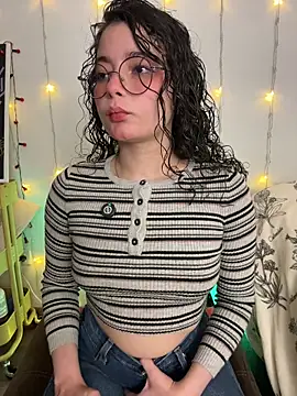 Snapshot of Antoniart_ chatting on 10.21.25 Antoniart online show from 10.21.25