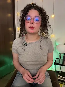 Snapshot of Antoniart_ chatting on 10.31.25 Antoniart online show from 10.31.25