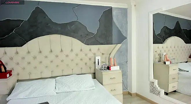 Snapshot of AmberGreyy_ chatting on 09.29.25 AmberGreyy online show from 09.29.25