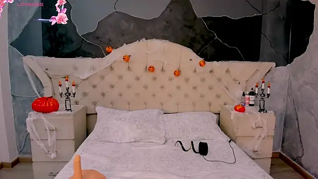 Snapshot of AmberGreyy_ chatting on 10.11.25 AmberGreyy online show from 10.11.25