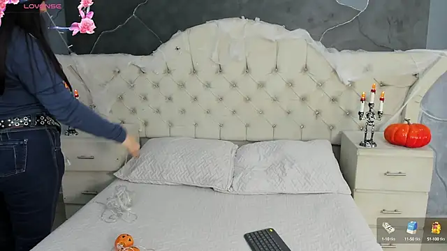 Snapshot of AmberGreyy_ chatting on 10.15.25 AmberGreyy online show from 10.15.25