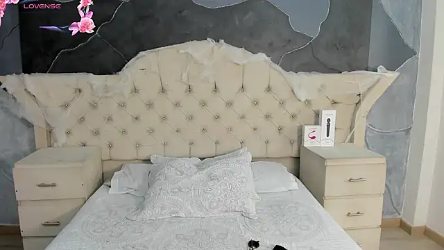 Snapshot of AmberGreyy_ chatting on 10.17.25 AmberGreyy online show from 10.17.25