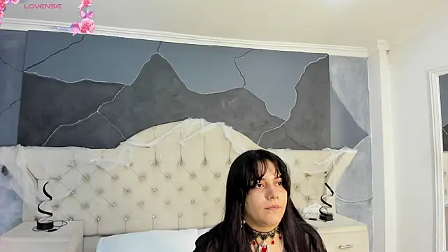 Snapshot of AmberGreyy_ chatting on 10.21.25 AmberGreyy online show from 10.21.25