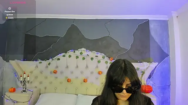 Snapshot of AmberGreyy_ chatting on 10.29.25 AmberGreyy online show from 10.29.25