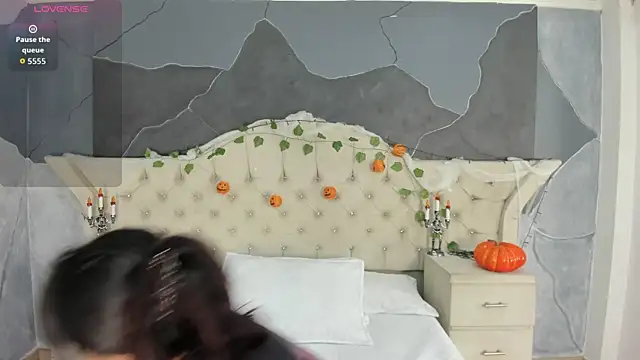 Snapshot of AmberGreyy_ chatting on 10.31.25 AmberGreyy online show from 10.31.25