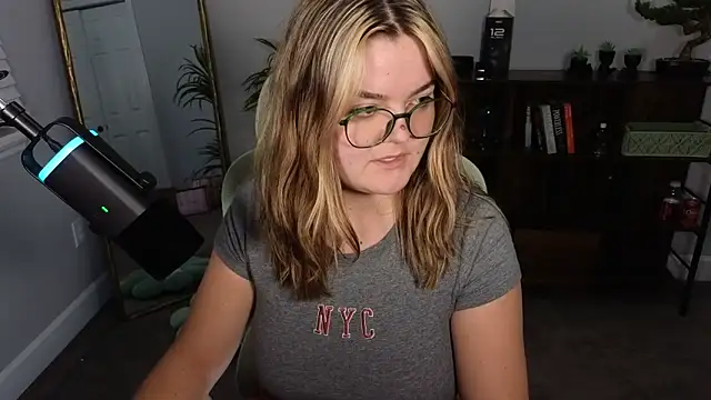 Snapshot of rodeobrii chatting on 10.04.25 rodeobrii online show from 10.04.25