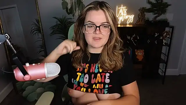 Snapshot of rodeobrii chatting on 10.14.25 rodeobrii online show from 10.14.25