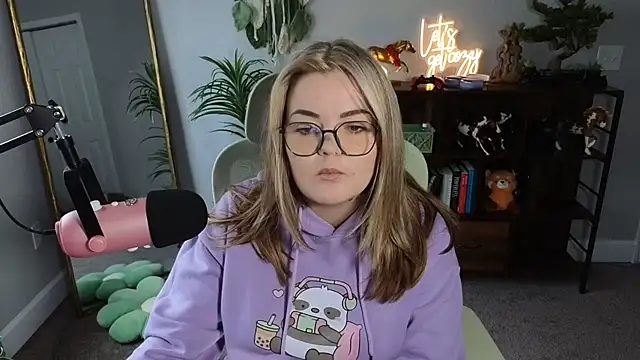 Snapshot of rodeobrii chatting on 10.18.25 rodeobrii online show from 10.18.25