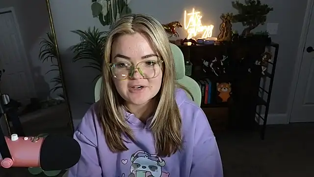 Snapshot of rodeobrii chatting on 10.20.25 rodeobrii online show from 10.20.25