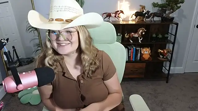 Snapshot of rodeobrii chatting on 10.27.25 rodeobrii online show from 10.27.25