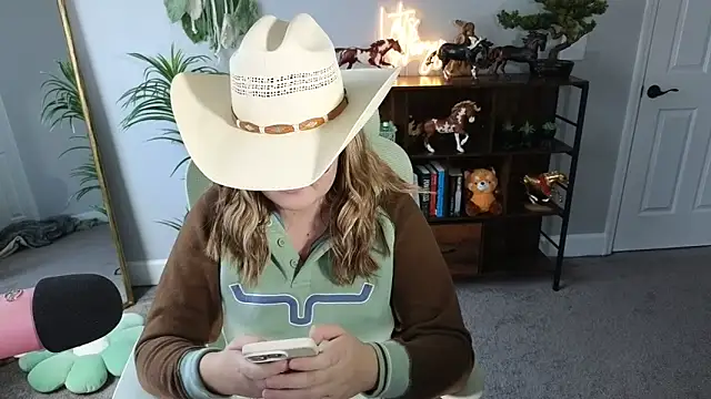 Snapshot of rodeobrii chatting on 10.31.25 rodeobrii online show from 10.31.25