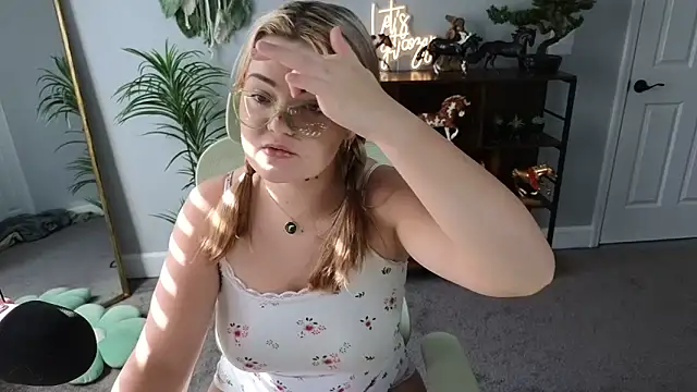 Snapshot of rodeobrii chatting on 11.03.25 rodeobrii online show from 11.03.25