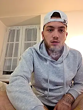 Snapshot of incr18 chatting on 03.19.26 incr18 online show from 03.19.26